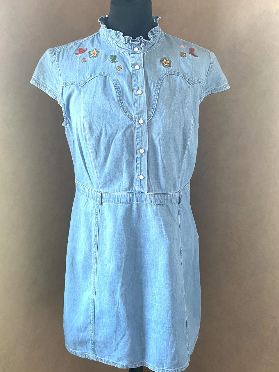 Robe en jean NAF NAF T38 brodée style western – coton bleu clair, col volant